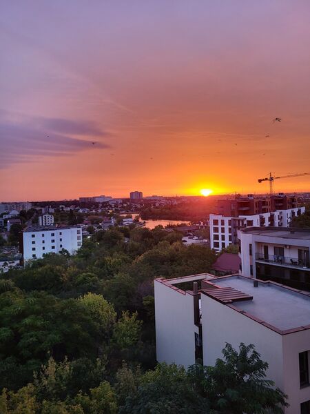 Doamna Ghica, cu vedere superba catre rasarit. Mobilat lux. Mutareimediata!